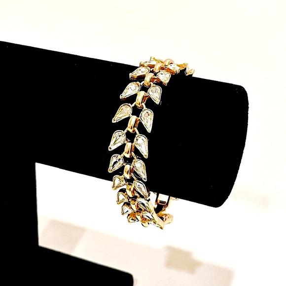 LUXURIOUS Radiant Gold & Crystal Leaf Motif Bracelet | NWT - Picture 1 of 8